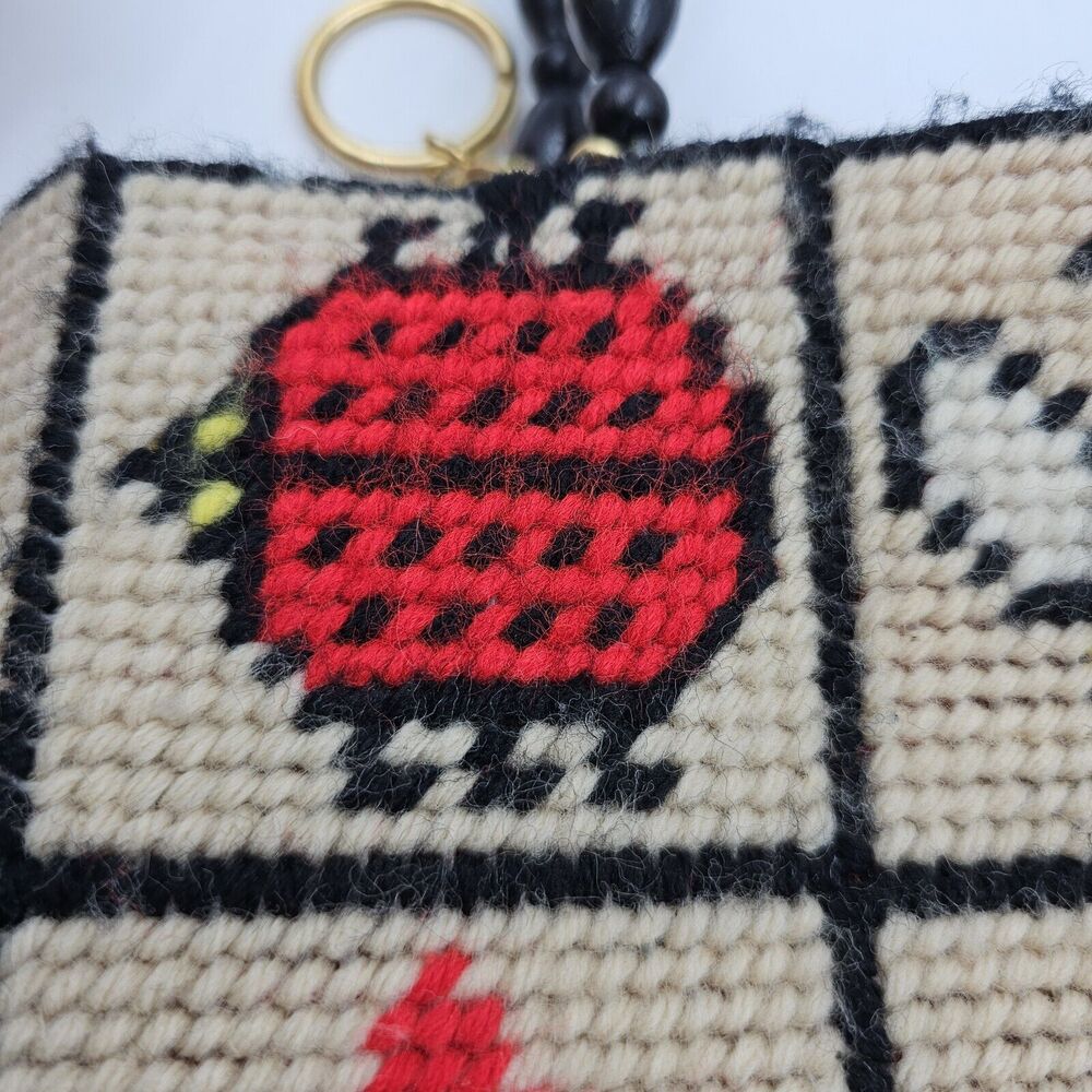 Needlepoint Vintage Bag With Flowers, Bees And Lady Bugs 1970s Plastic Canvas - Picture 10 of 16